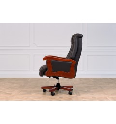 sedia con rotelle per ufficio realizzata in pelle particolare braccioli in legno