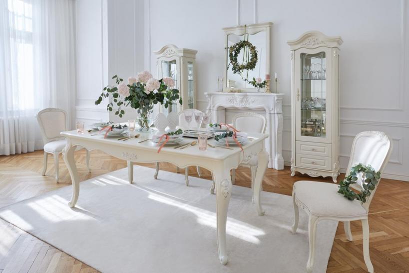 tavolo avorio allungabile in stile classico con decorazioni floreali