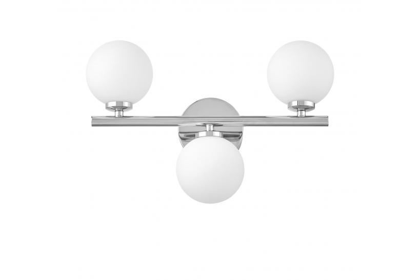 Applique lampada da parete moderno di design in metallo cromato con 3 luci a sfera in vetro bianco MARSIADA W3