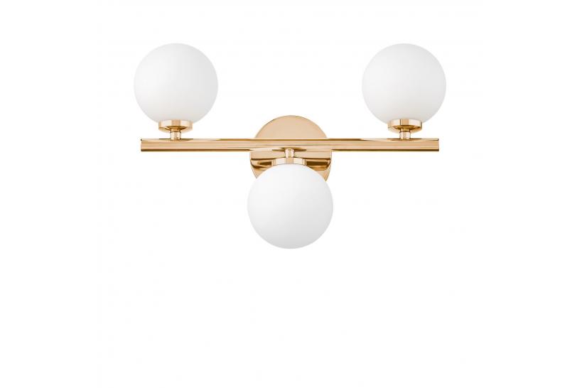 Applique lampada da parete moderno di design in metallo oro con 3 luci a sfera in vetro bianco MARSIADA W3