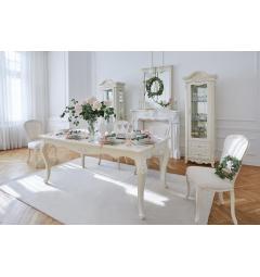 soggiorno completo classico con tavolo, sedie e vetrine arrediorg