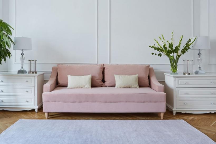 divano rosa cipria velluto tre posti con cuscini