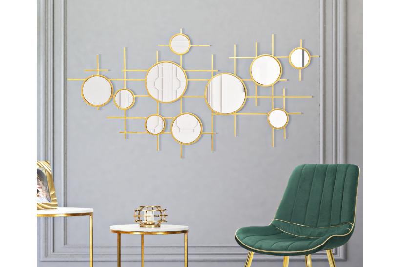 Meraviglioso specchio di design color oro