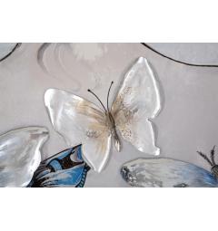 dettaglio farfalla dipinto raffigurante una donna