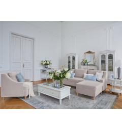 salotto con divani in velluto beige chaise longue, mobili bianchi