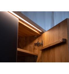 Armadio moderno in rovere massello oliato naturale 5 ante con 3 ante vetro e illuminazione LED