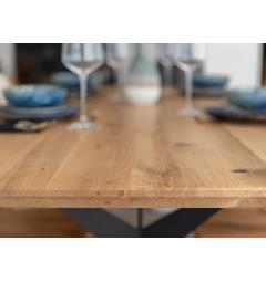 Tavolo design industriale piano ovale in rovere naturale scortecciato massello 180x90 con gambe in metallo SISTINA