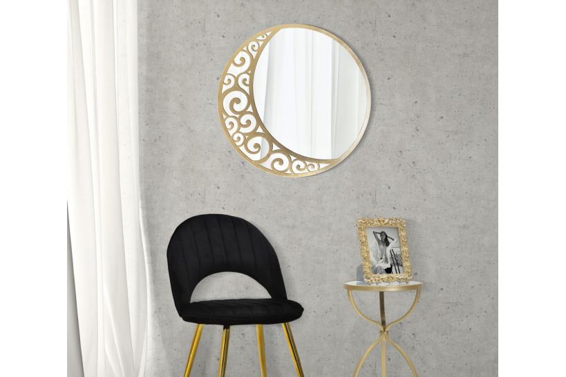 specchio da parete con cornice decorativa