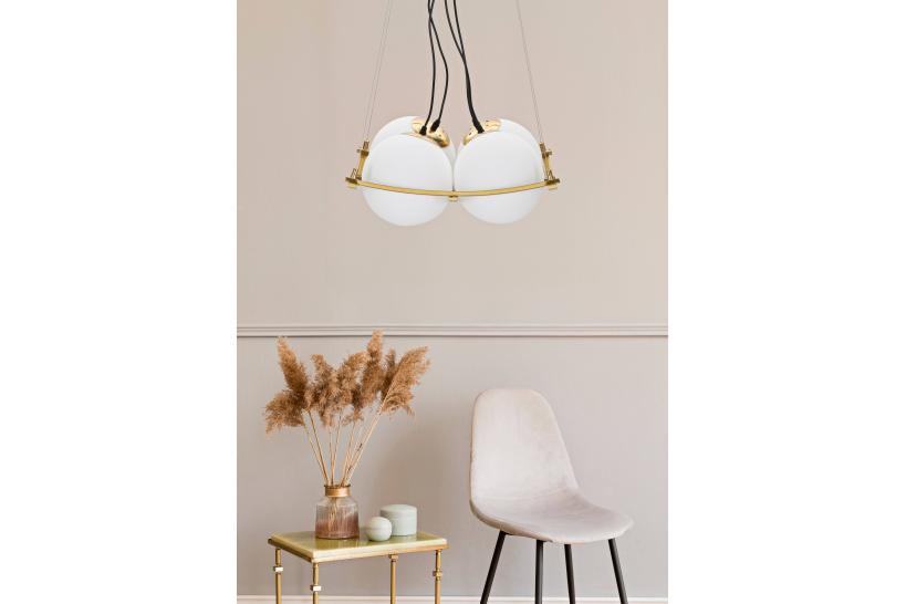 Lampadario in metallo dorato dalle linee geometriche con 4 punti luce Lampadario in metallo dorato dalle linee geometriche con 4 punti luce