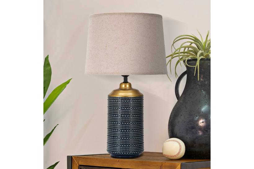 Lampada da tavolo in ceramica con eleganti decorazioni in rilievo e parti dorate