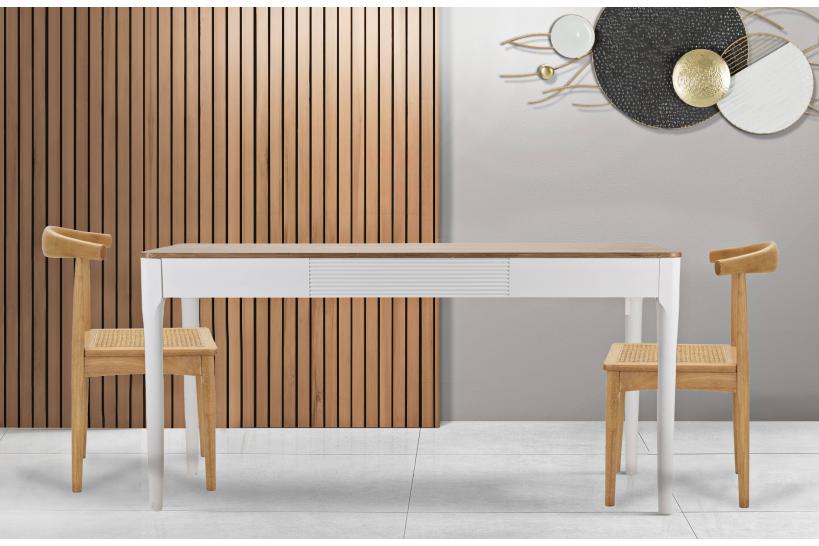 Tavolo da pranzo rettangolare in legno bianco dalle linee semplici