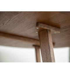 Ogni venatura racconta la bellezza unica del legno naturale.