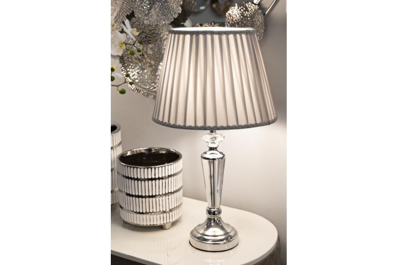 Elegante lampada da tavolo in metallo argentato e vetro - Arrediorg Elegante lampada da tavolo in metallo argentato e vetro - Arrediorg