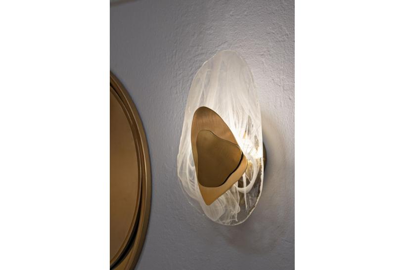 Lampada da parete con un punto luce in metallo dorato - Arrediorg Lampada da parete con un punto luce in metallo dorato - Arrediorg