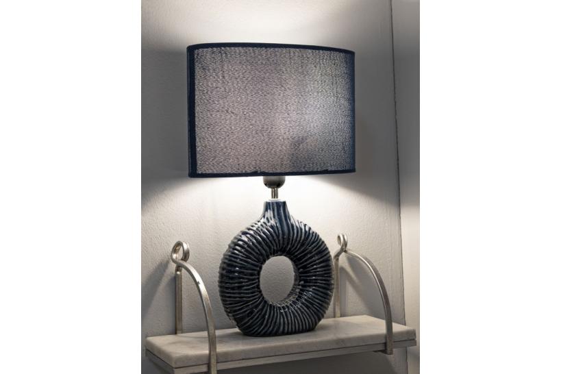 Lampada da comodino con base blu - Arrediorg Lampada da comodino con base blu - Arrediorg