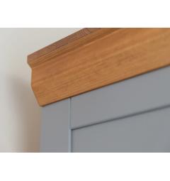 Design solido e romantico, perfetto per ambienti accoglienti