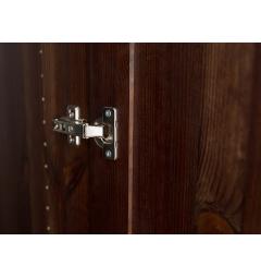 Ampio spazio contenitivo per vestiti, biancheria e accessori.