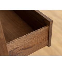 Mobile vetrina in stile loft, solido e scenografico insieme.