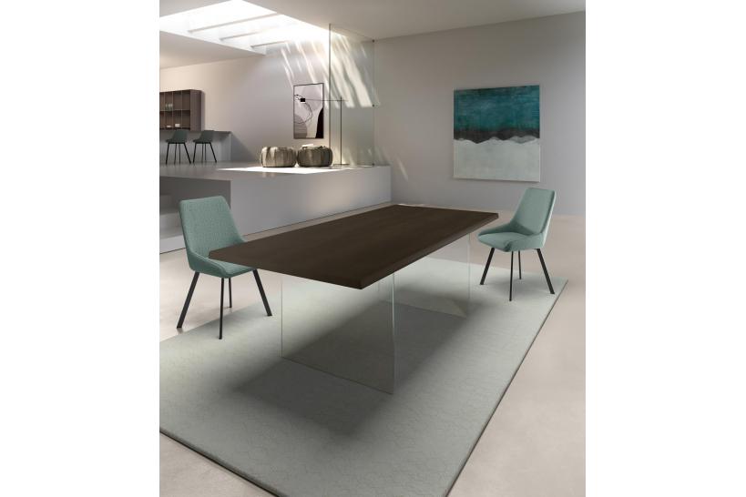 Tavolo moderno con finitura rovere termocotto di alta qualità