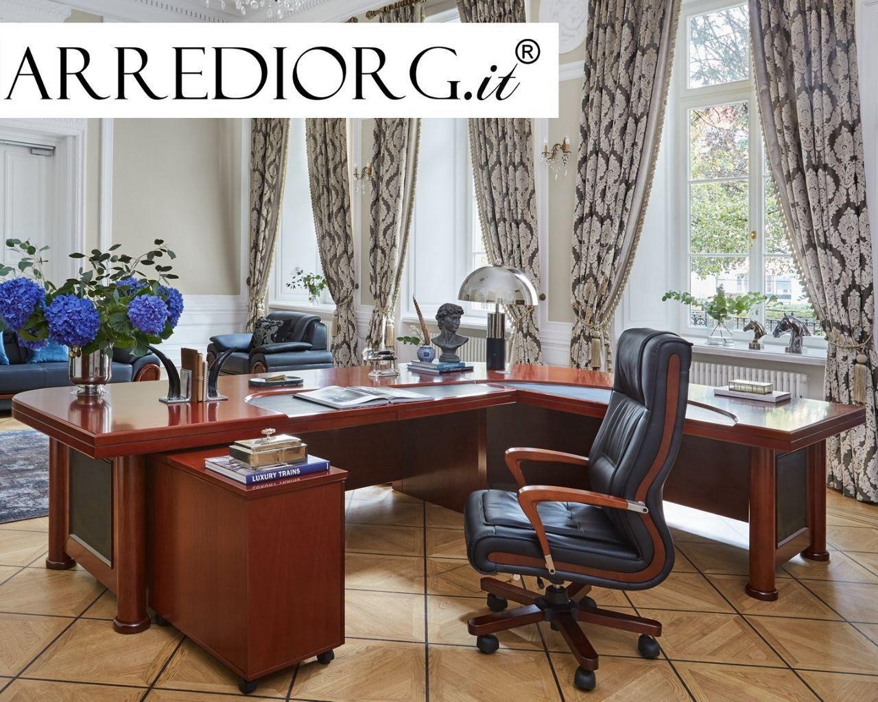 arredo ufficio elegante con mobili in legno per studio