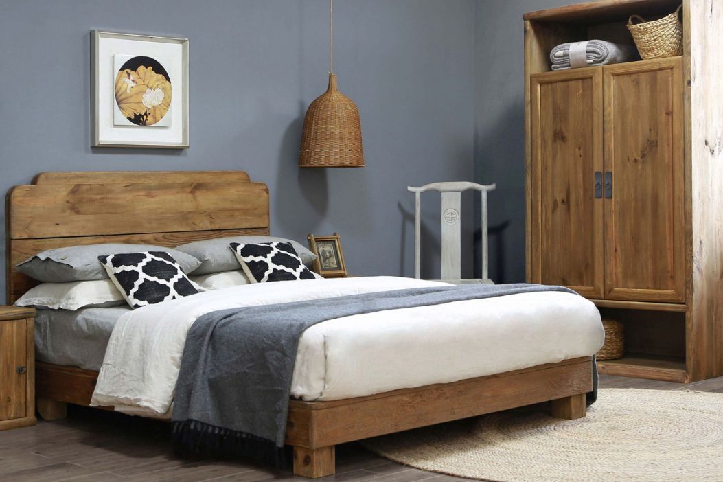 Camera da letto realizzata con i mobili in legno naturale Woodside letti rustici legno