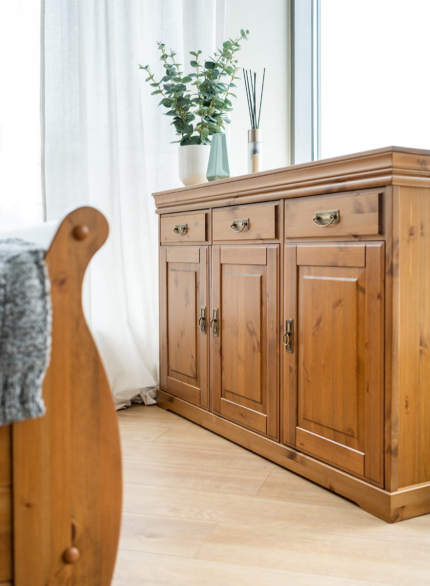 credenza in legno con vetrina per soggiorno, cucina, salotto