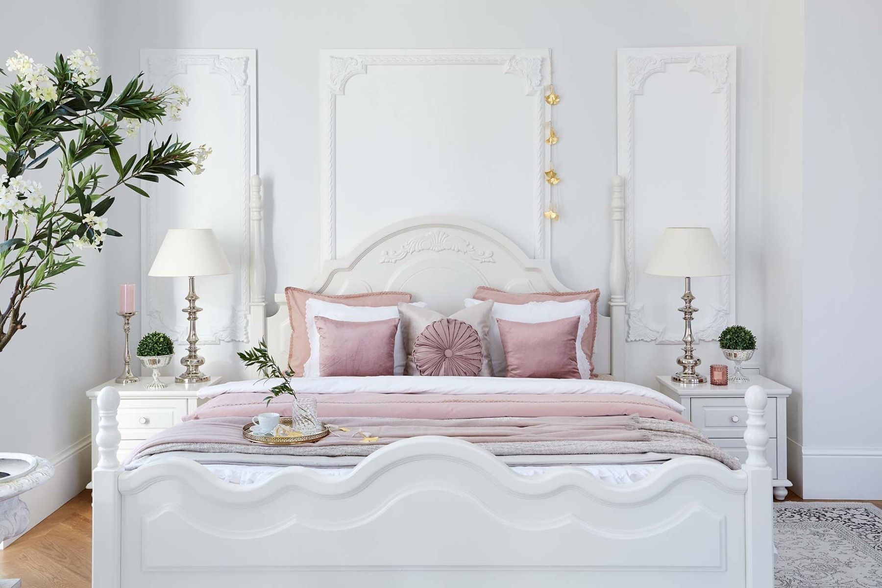 letto matrimoniale provenzale in legno intarsiato