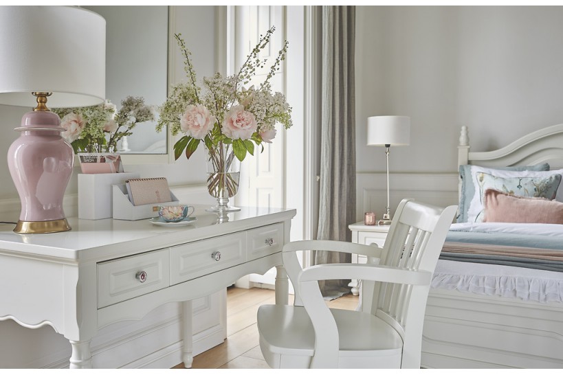 Dove comprare scrivanie provenzali belle e delicate per arredare casa come hai sempre sognato? Solo da Arrediorg! scrivania provenzale e scrivanie provenzali bianche