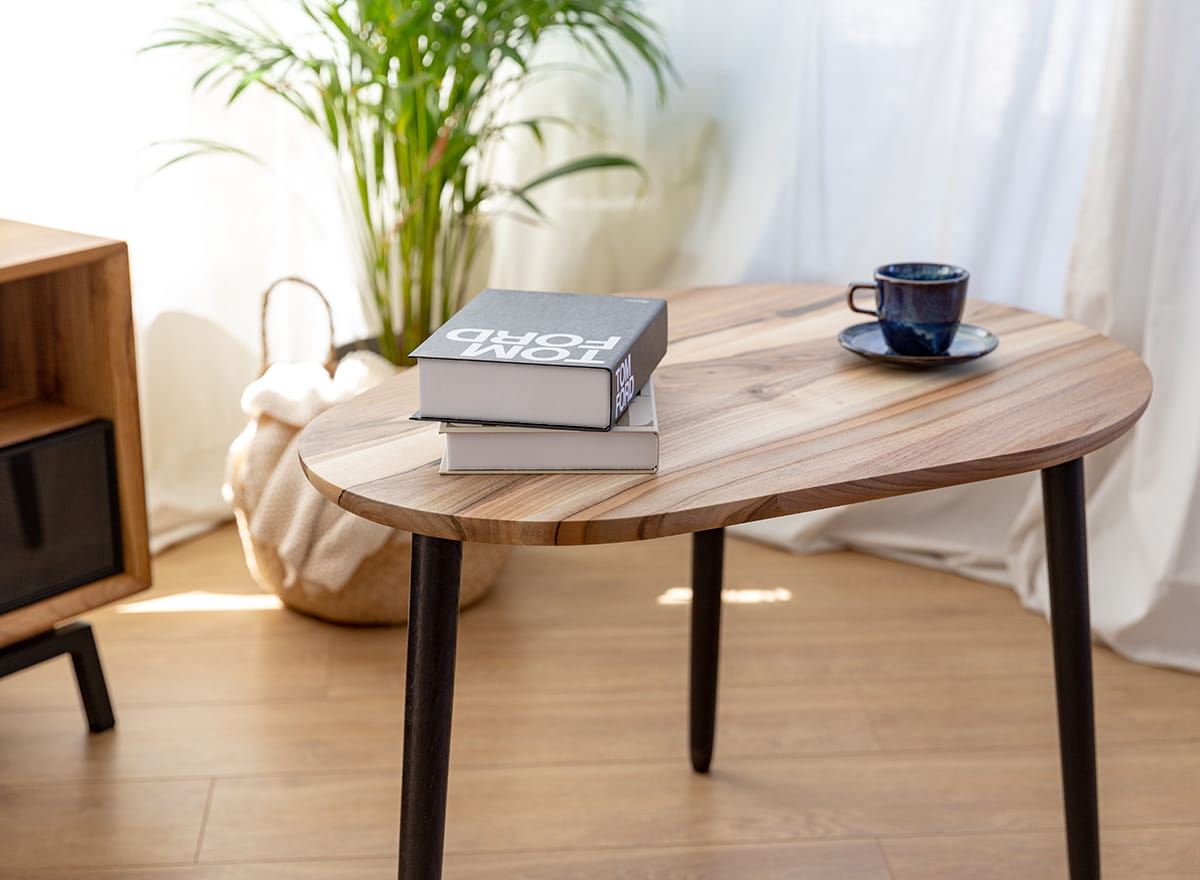 tavolino moderno legno massello di rovere naturale 3 gambe a forma di pera
